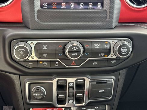 Used 2020 Jeep Gladiator Rubicon w/ Trailer Tow Package AWD/4WD image 23