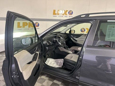 Used 2023 Subaru Forester Premium AWD/4WD image 13