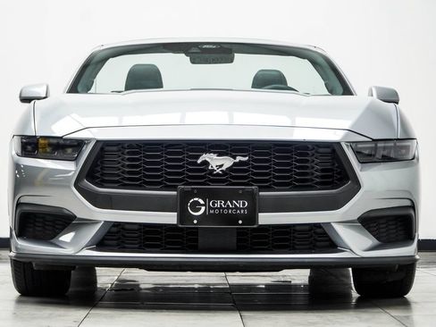 Used 2025 Ford Mustang Premium RWD image 9