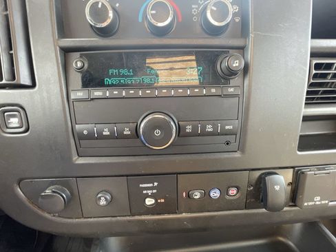 Used 2022 Chevrolet Express 3500 w/ Power Convenience Package RWD image 31