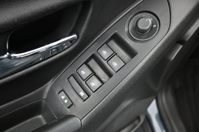 Used 2021 Chevrolet Trax LT w/ LT Convenience Package FWD image 13