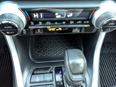 Used 2019 Toyota RAV4 XLE w/ Convenience Package image 24