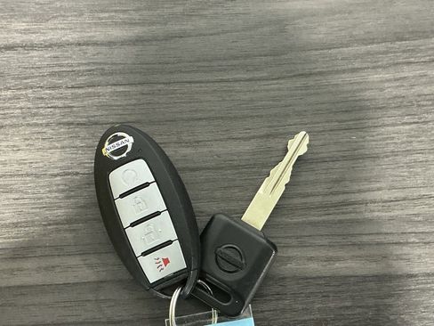 Used 2021 Nissan Titan Platinum Reserve w/ Moonroof Package image 38