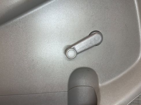 Used 2013 Nissan Frontier S image 19