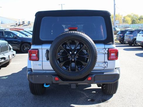 Used 2021 Jeep Wrangler Unlimited Sahara w/ Dual Top Group image 28