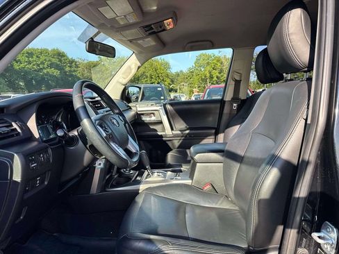Used 2017 Toyota 4Runner SR5 AWD/4WD image 16