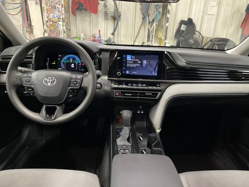 Certified 2025 Toyota Camry LE AWD/4WD image 17
