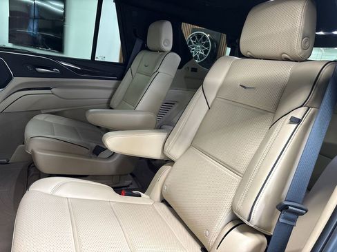 Used 2023 Cadillac Escalade Premium Luxury w/ Performance Package AWD/4WD image 44