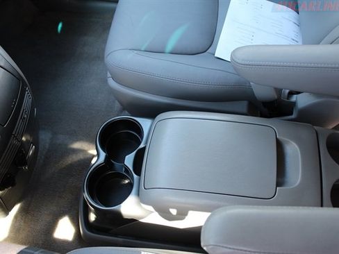 Used 2005 Toyota Sienna XLE AWD/4WD image 16
