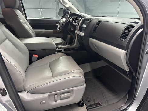 Used 2011 Toyota Tundra Limited w/ Memory Pkg AWD/4WD image 10