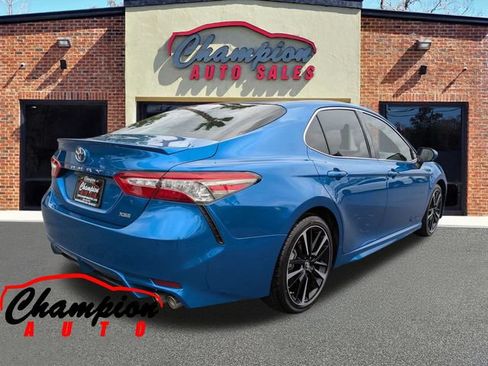Used 2018 Toyota Camry XSE FWD image 4