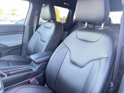 Used 2024 Jeep Compass Latitude w/ Sun and Sound Group image 11