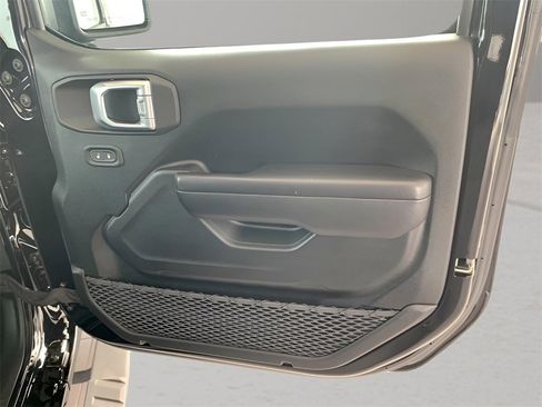 Used 2021 Jeep Gladiator Sport image 25