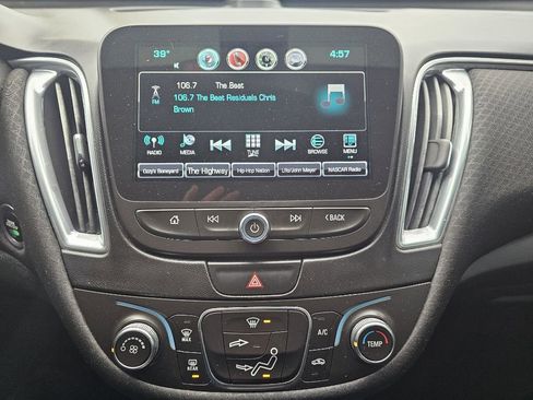 Used 2017 Chevrolet Malibu LT image 22