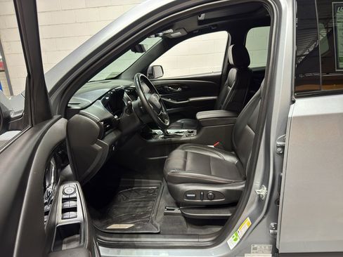 Used 2023 Chevrolet Traverse RS image 15