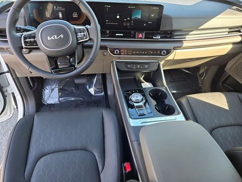 New 2026 Kia Carnival EX image 25