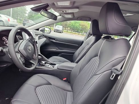 Used 2024 Toyota Camry SE AWD/4WD image 6