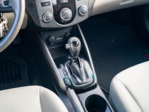 Used 2013 Kia Forte EX image 21