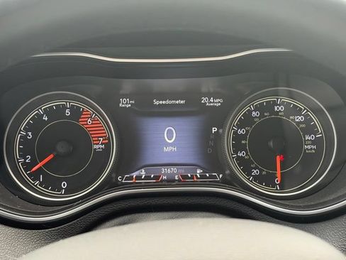 Used 2019 Jeep Cherokee Trailhawk AWD/4WD image 19