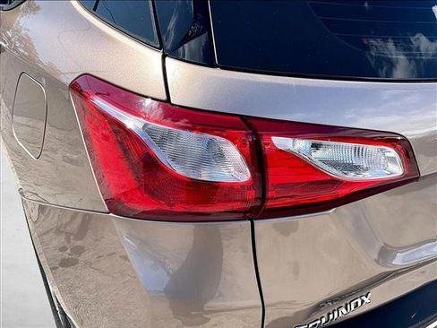 Used 2018 Chevrolet Equinox LS image 28