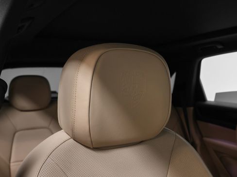 Certified 2023 Porsche Cayenne AWD/4WD image 22