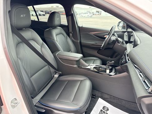 Used 2025 Buick Envista Sport Touring FWD image 24