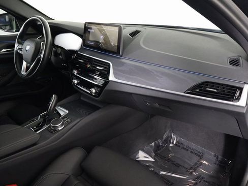 Used 2023 BMW 530e xDrive w/ Premium Package image 9