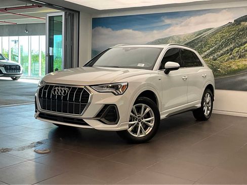 Used 2024 Audi Q3 2.0T Premium w/ Convenience Package AWD/4WD image 4