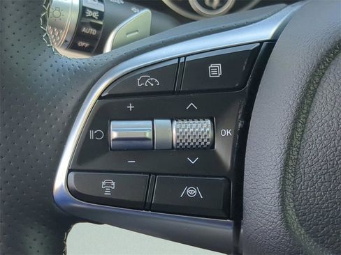 Used 2025 Genesis G70 2.5T image 21