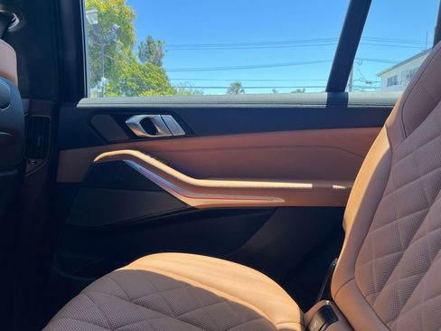 Used 2024 BMW X7 xDrive40i w/ M Sport Package AWD/4WD image 24