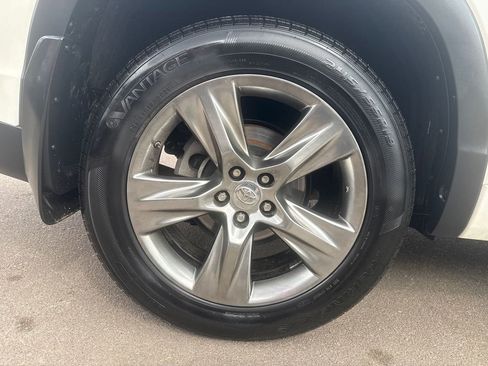 Used 2015 Toyota Highlander Limited w/ Driver Technology Package image 32