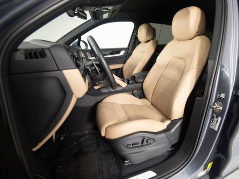 Certified 2026 Porsche Cayenne E-Hybrid AWD/4WD image 5