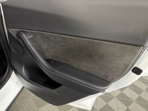 Used 2022 Tesla Model Y Long Range AWD/4WD image 29