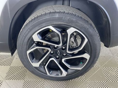 Certified 2025 Chevrolet Trax RS w/ Driver Confidence Package FWD image 18