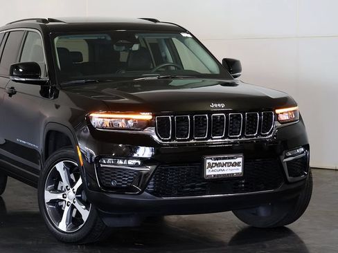Used 2022 Jeep Grand Cherokee Limited 4xe w/ Luxury Tech Group II AWD/4WD image 6