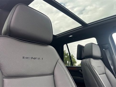 New 2026 GMC Yukon Denali w/ Denali Reserve Package image 18