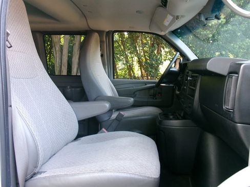 Used 2015 Chevrolet Express 3500 LT w/ LT Preferred Equipment Group RWD image 14