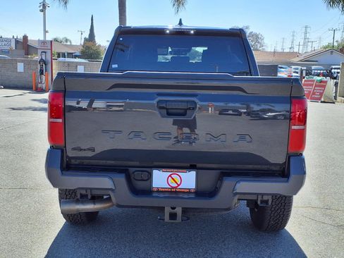 Certified 2025 Toyota Tacoma TRD Off-Road AWD/4WD image 6
