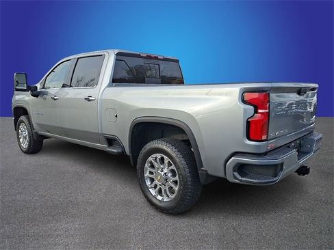 Used 2025 Chevrolet Silverado 2500 LTZ w/ LTZ Plus Package image 6