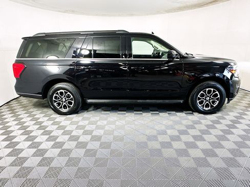 Used 2024 Ford Expedition Max XLT image 2