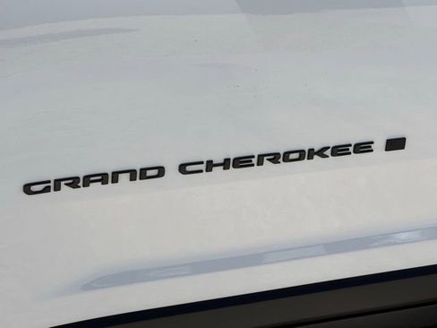 New 2025 Jeep Grand Cherokee L Limited w/ Black Appearance Package image 10