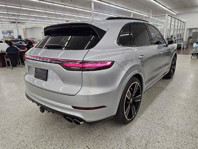 Used 2022 Porsche Cayenne Turbo S AWD/4WD image 5