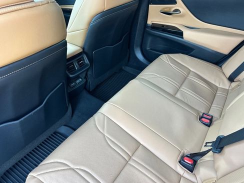 Used 2025 Lexus ES 300h w/ Luxury Package image 27