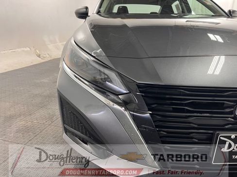 Used 2025 Nissan Altima 2.5 SV FWD image 11