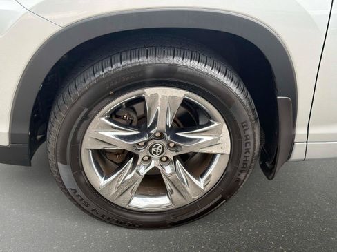 Used 2019 Toyota Highlander Limited Platinum AWD/4WD image 11
