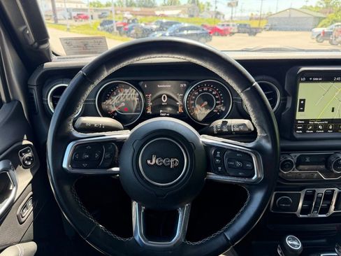 Used 2020 Jeep Wrangler Unlimited Sahara AWD/4WD image 17