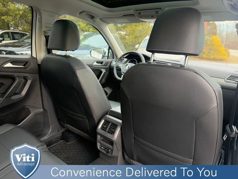 Used 2021 Volkswagen Tiguan SE w/ Panoramic Sunroof Package image 26