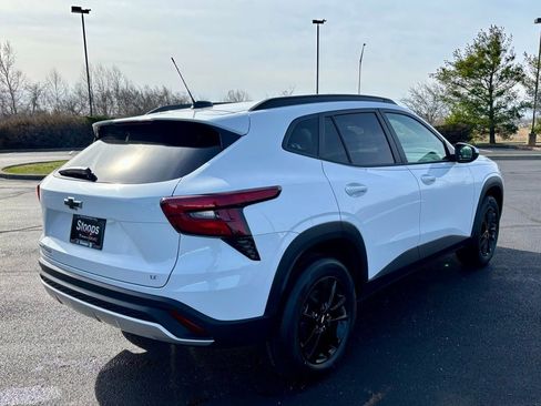 Used 2025 Chevrolet Trax LT w/ Driver Confidence Package image 8