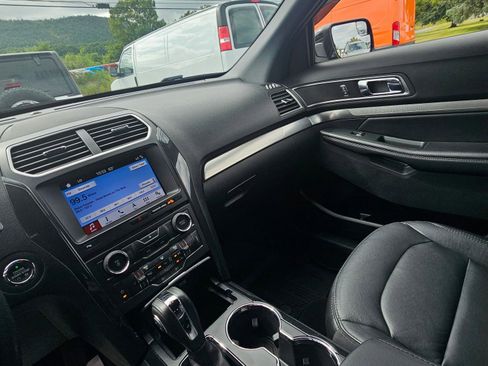 Used 2018 Ford Explorer XLT w/ Equipment Group 202A image 11