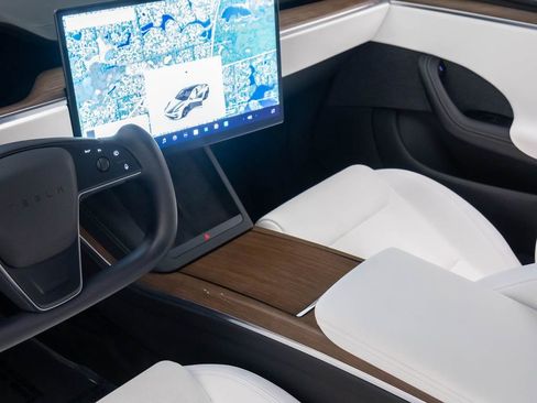 Used 2022 Tesla Model S image 17